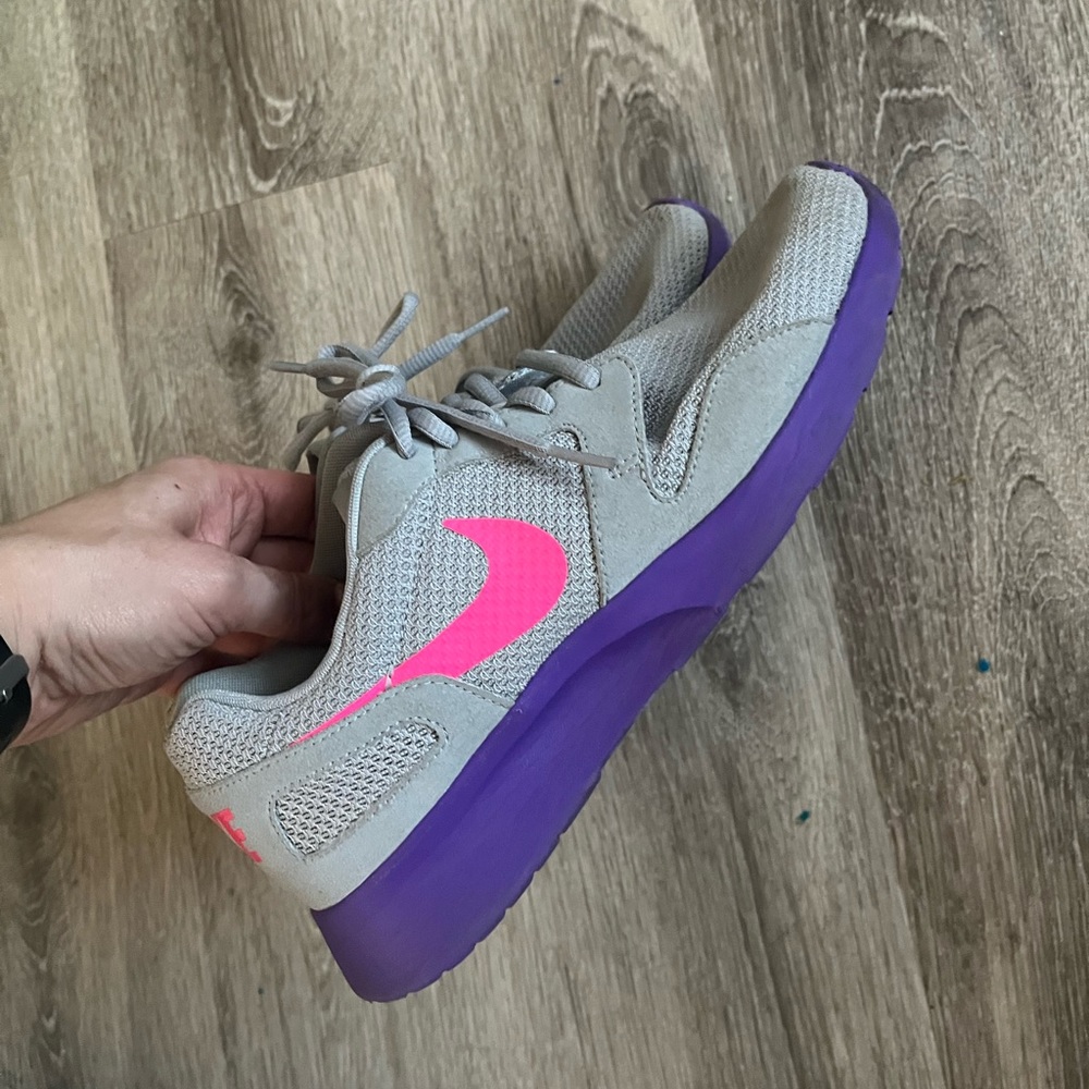 Women’s Nike sneakers size 9